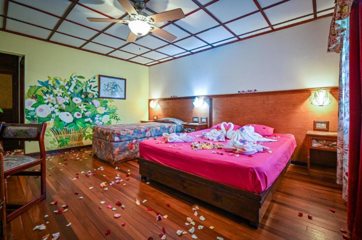 Lands In Love Hotel And Resort Colonia Palmarena Exterior photo